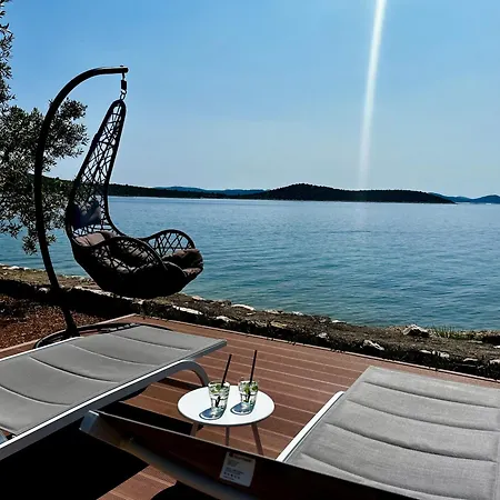 Robinson House Vitane Villa