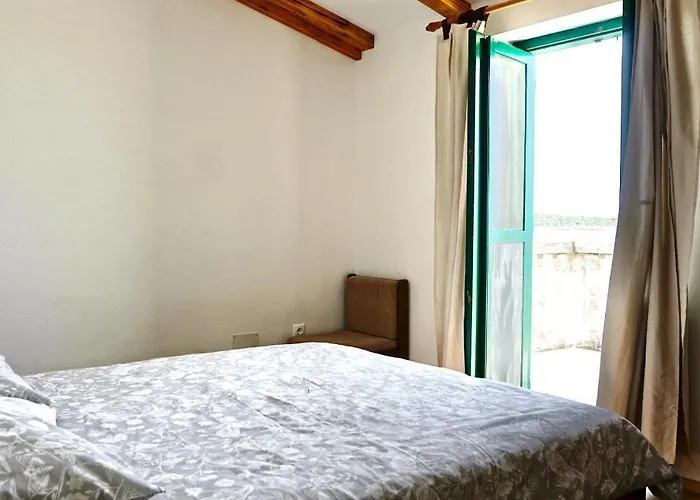 Robinson House Vitane *