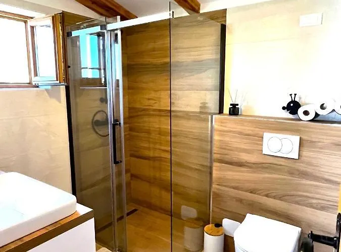 Robinson House Vitane