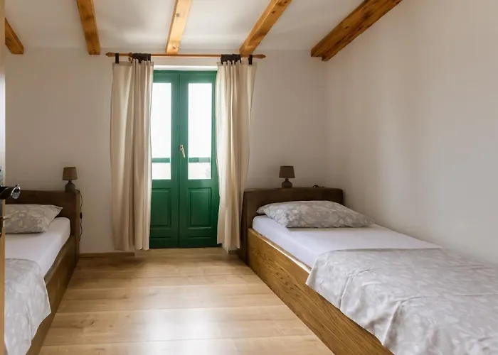 Robinson House Vitane *