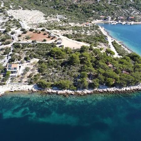 Robinson House Vitane Tkon