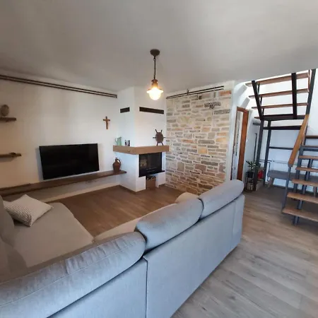 Robinson House Vitane Tkon