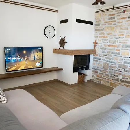 Robinson House Vitane Villa