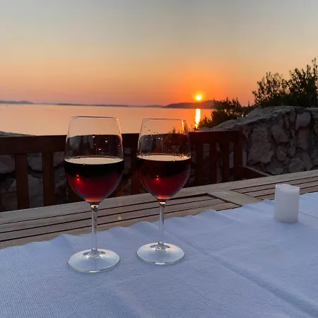 Robinson House Vitane *