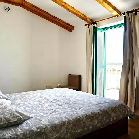 Robinson House Vitane *