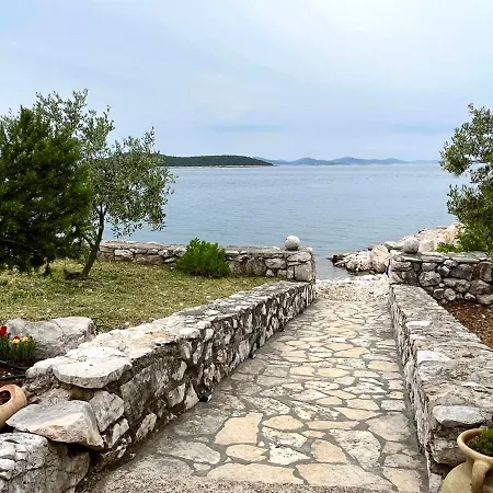 Robinson House Vitane *