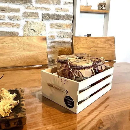 Robinson House Vitane *