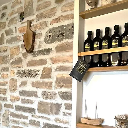 Robinson House Vitane * Tkon