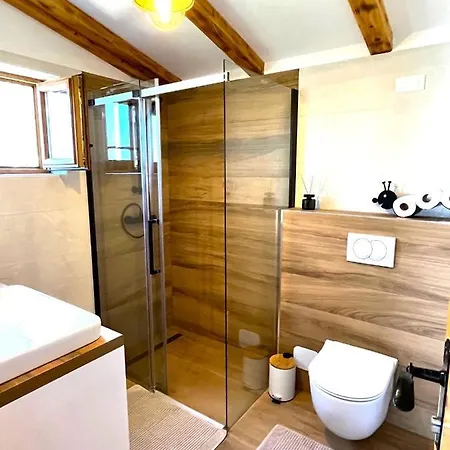 Robinson House Vitane