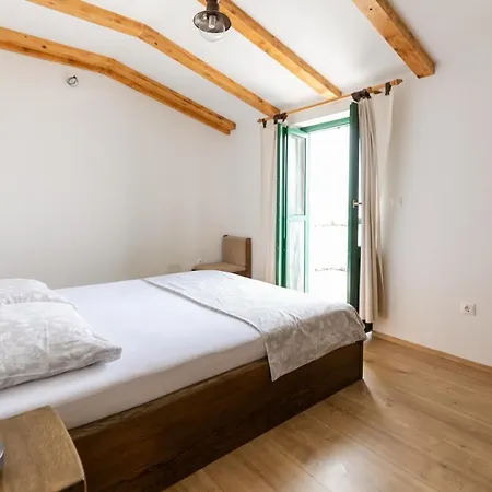 Robinson House Vitane