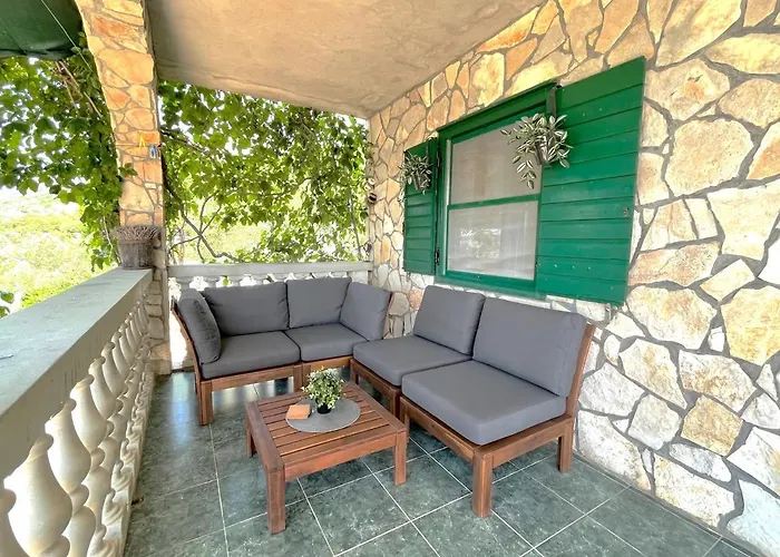 Robinson House Vitane Tkon