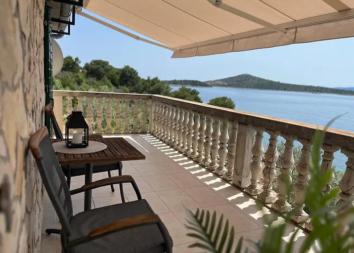 Robinson House Vitane * Ткон